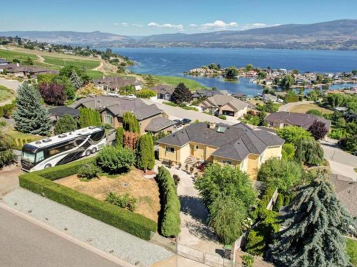 Lake View Yellow House By Winary Resort West Kelowna Kültér fotó